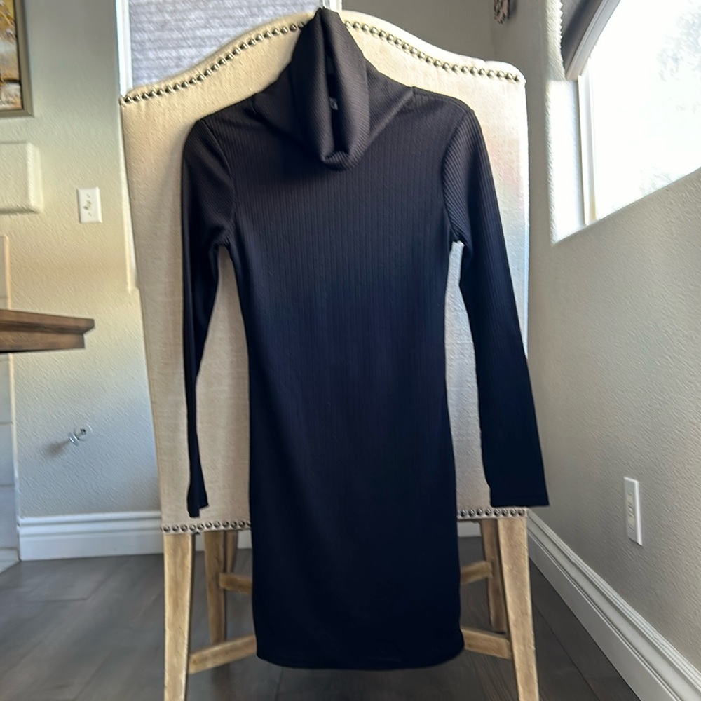 RILEY & JAMES black lined cowl dress. Hot & super fitted & ready to layer